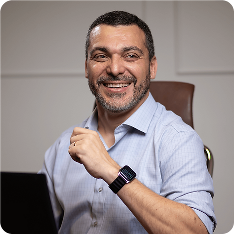 Dr. Jonas Gonçalves em seu consultório